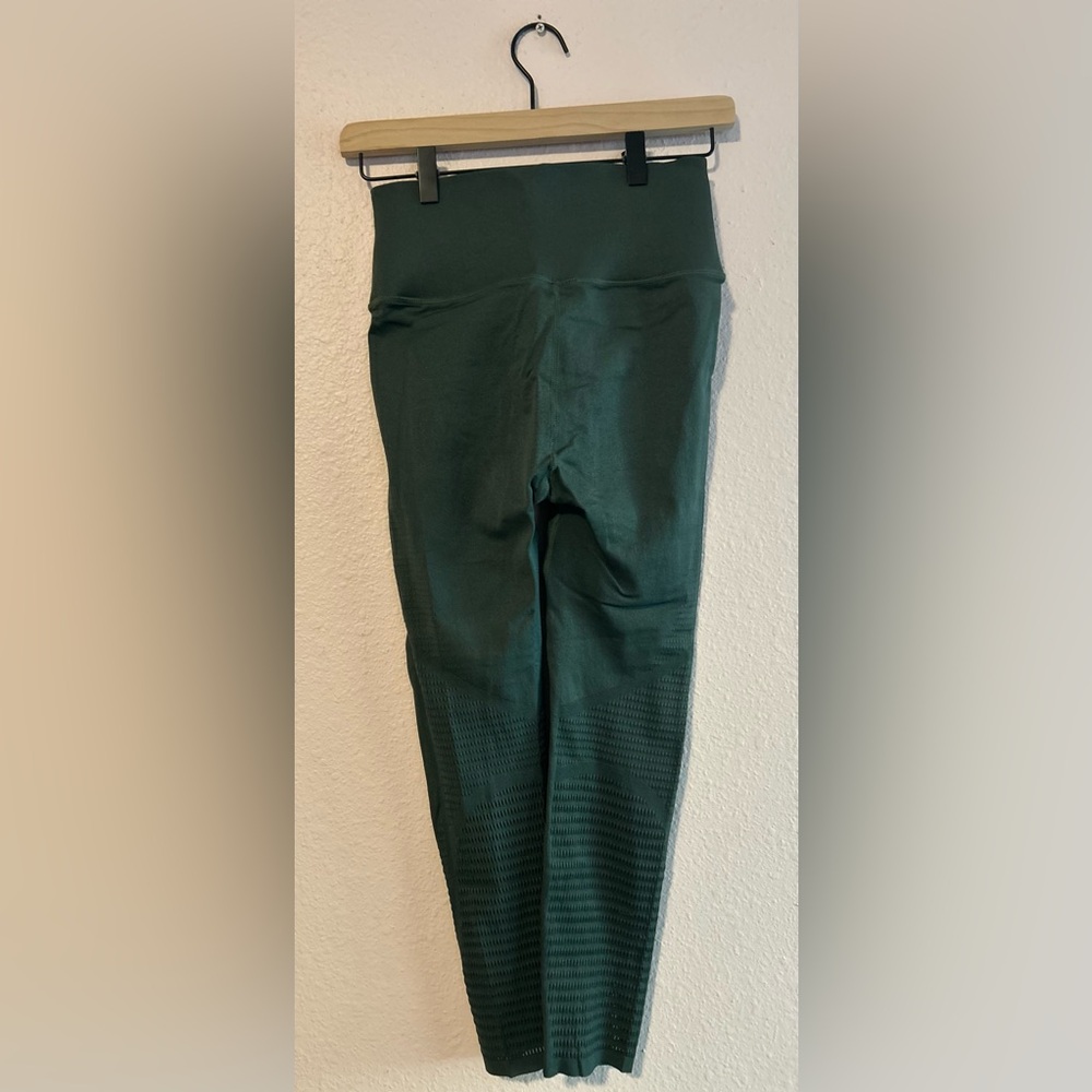 EUC SculptKnit High-Waisted Capri - Picture 10 of 12